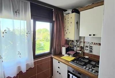 Apartament cu 3 camere semidecomandat, mobilat în Km 4-5 - 5