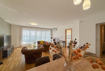 Apartament cu 4 camere semidecomandat, mobilat în Băneasa