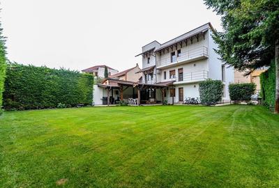Vilă exclusivistă pe malul Mureșului - design modern si teren generos - 1