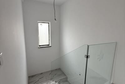 Casă cu 4 camere în Costi