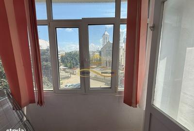 Apartament cu 3 camere semidecomandat în Central