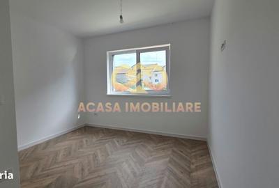Apartament cu 3 camere semidecomandat în Păcurari
