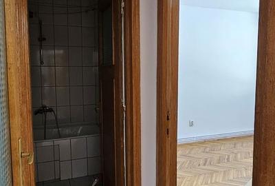 Apartament cu 3 camere semidecomandat în Central - 3