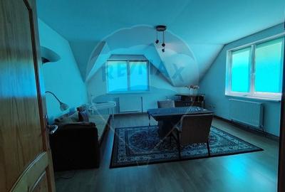 Casă / Vilă cu 8 camere de vânzare în zona Central - 23