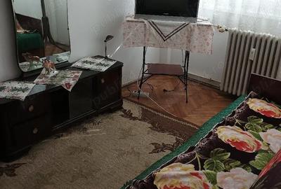 Apartament cu 3 camere semidecomandat în Central - 1