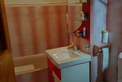 Apartament cu 2 camere decomandat în Km 5 - 13