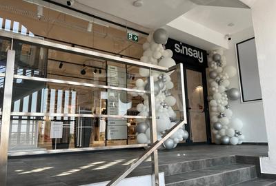 Spațiu comercial, de 1,750 mp, în Central - 6