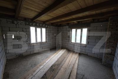 Casa la tara de vanzare, cu 13 ari de teren, la 40 km de Bi - 4