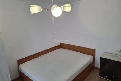 Apartament cu 3 camere semidecomandat în Micro III - 17