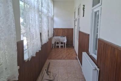 Casă cu 6 camere cu Teren 1000 Mp în 1 Decembrie - 2