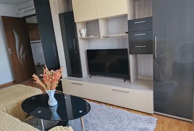 Apartament cu 2 camere decomandat în Micro 12 - 13