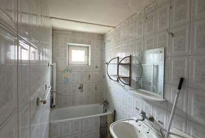 Apartament cu 3 camere semidecomandat în Traian - 9