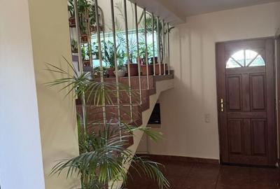 Casă cu 5 camere cu Teren 2100 Mp în Central - 11