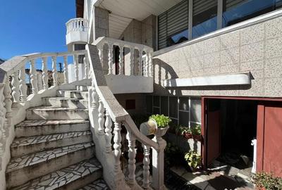 Casă cu 7 camere cu Teren 200 Mp în Central