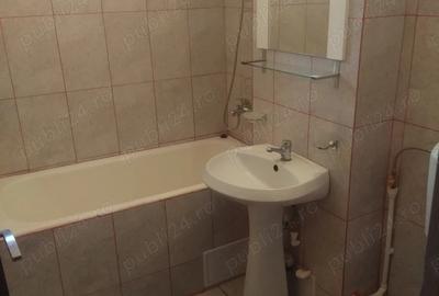 Inchiriez camera pentru o studenta - 2