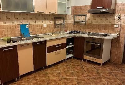 Casă cu 5 camere cu Teren 175 Mp în Băneasa