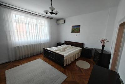Casa zona Plevnei Parang 10 camere pretabila pentru locuinta sau diferite activitati comerciale - 4