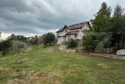 Casă cu 4 camere cu Teren 4800 Mp în Central - 10