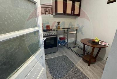 Casă cu 7 camere cu Canalizare în Central - 8