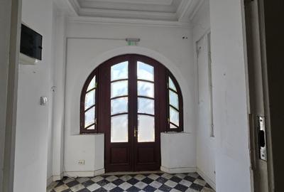 Imobil cu prestanta de inchiriat, curte mare, birouri, clinica, horeca - 14