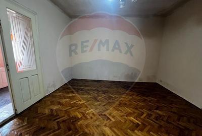 Casă cu 4 camere cu Teren 2144 Mp în Șeitin - 10