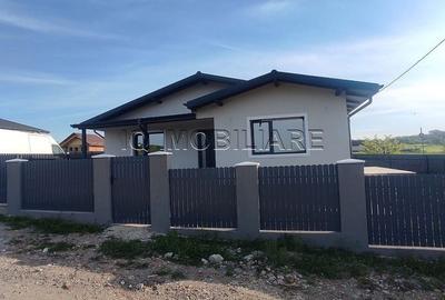 Casă cu 3 camere în Ciurbești - 3