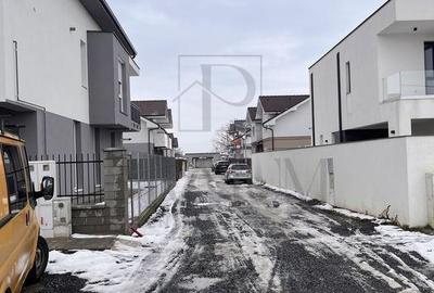 Duplex cu 4 camere cu Canalizare în Moșnița Nouă - 3