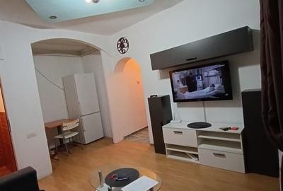 Apartament cu 3 camere semidecomandat, mobilat în Gorjului