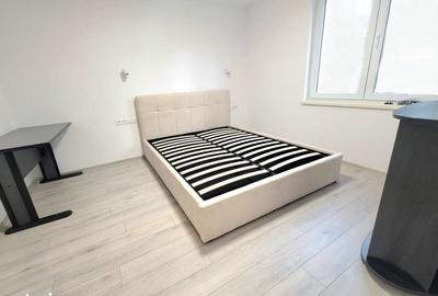 Apartament cu 3 camere decomandat în Cornișa