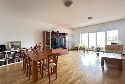 Apartament cu 4 camere decomandat în Herăstrău