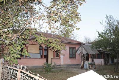 Casă cu 5 camere cu Teren 1367 Mp în Frasinu - 1