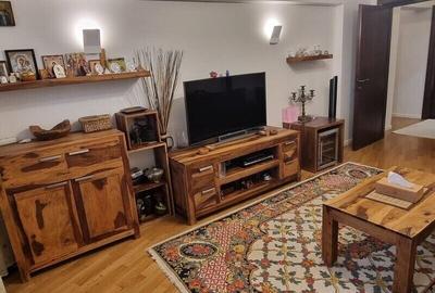 Apartament cu 3 camere decomandat în Moșilor