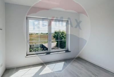 Casa / Vila  de vanzare la rosu  in Radauti - 10