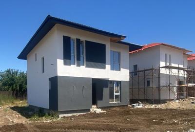 Casă Nouă P+1E cu Pod, Curte Mare și Finisaje de Lux – Acces Rapid la București