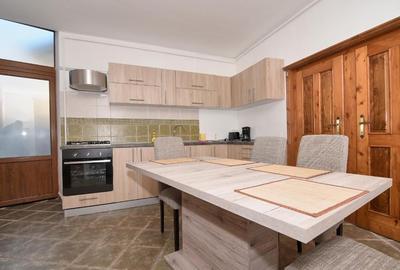 Apartament cu 2 camere semidecomandat, mobilat în Centrul Istoric