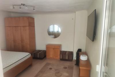 Apartament cu o cameră în casă cu 4 apartamente, cu parcare proprie - 1
