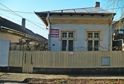 Casă cu 4 camere în Central - 1