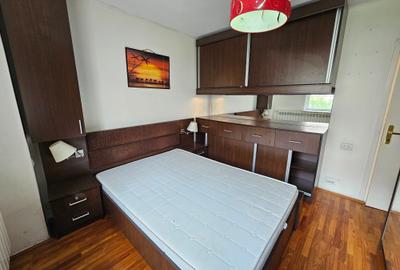 Apartament cu 4 camere semidecomandat, mobilat în Moșilor