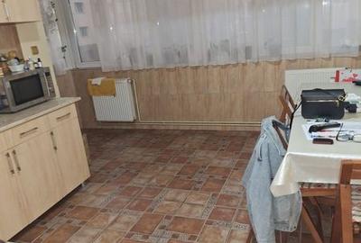 Apartament cu 3 camere în Micro 11 - 1