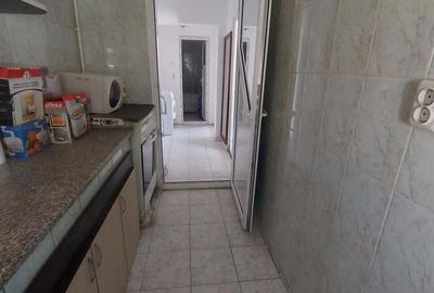 Apartament cu 3 camere decomandat în Micro 4 - 4