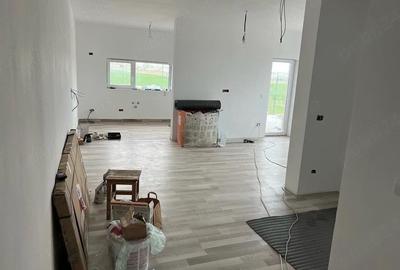 Casă cu 3 camere cu Teren 545 Mp în Bucovăț (Remetea Mare)