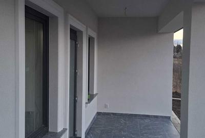 Casă cu 4 camere în Exterior Vest