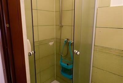 Garsoniera luminoasa,mobilata, accesorizata,loc parcare,Tractorul, Brasov. Tur 3 - 7