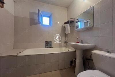 Apartament cu 3 camere decomandat în Nicolina