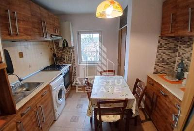 Apartament cu 3 camere semidecomandat, mobilat în Dâmbovița - 2