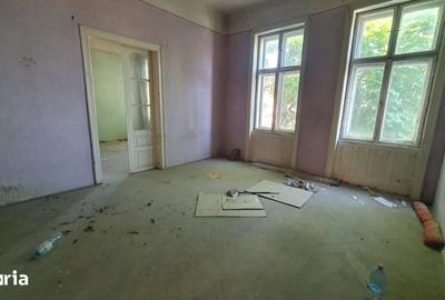 Apartament cu 5 camere în Central