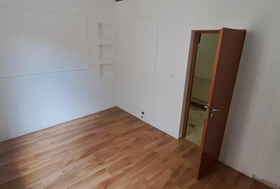 Apartament cu 4 camere decomandat în Calea Călărașilor - 3
