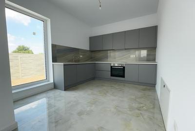 Casă cu 4 camere cu Teren 450 Mp în Domnești - 1