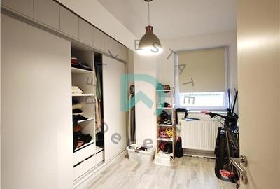 Apartament cu 4 camere decomandat în Tractorul - 12