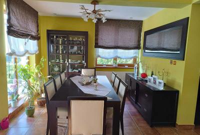 Casă cu 4 camere în Central - 2